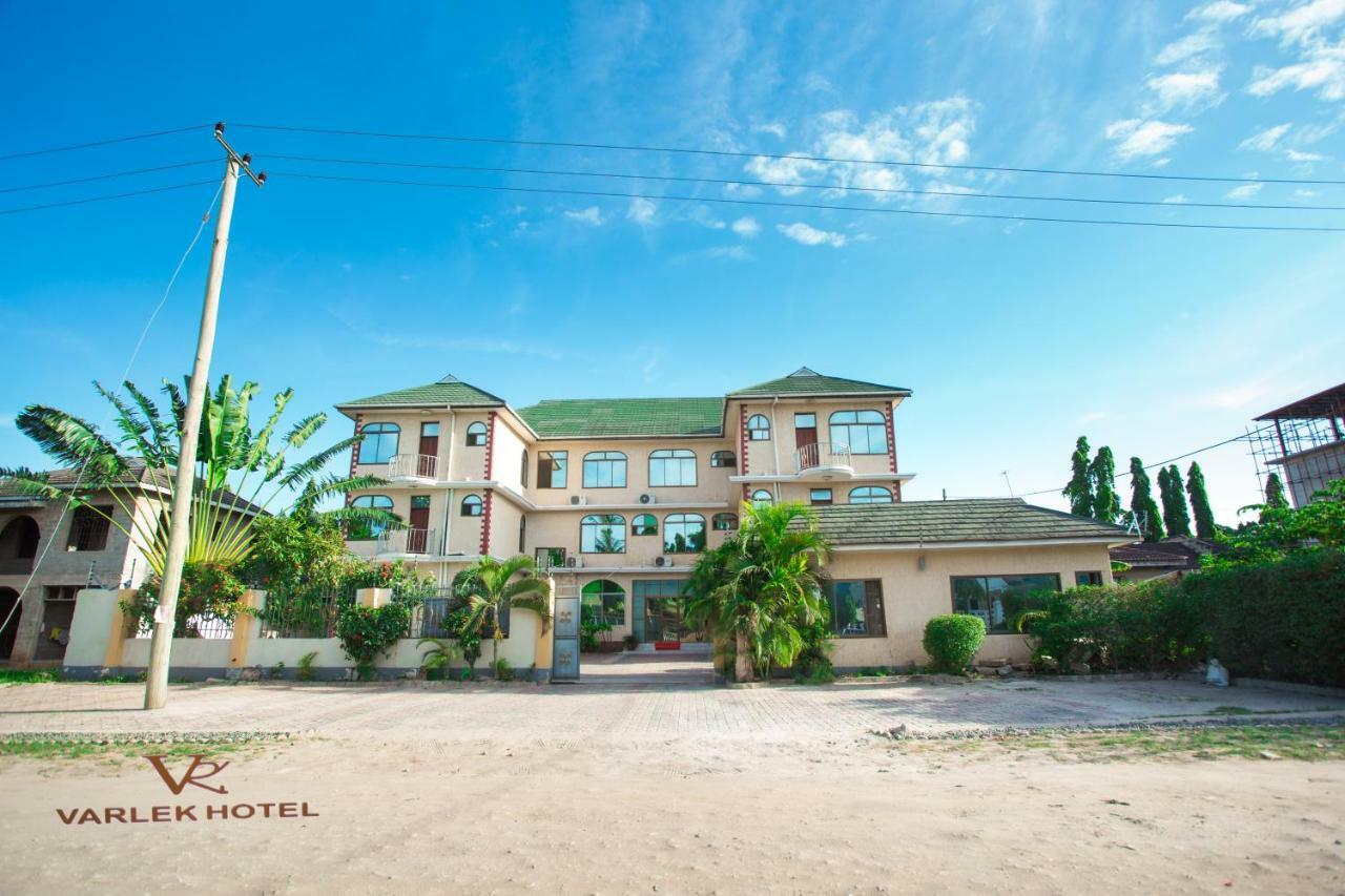 Varlek Hotel Dar es Salaam Bagian luar foto